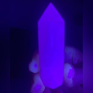 uV reactive pink calcite tower